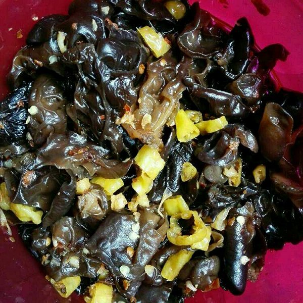 泡椒拌木耳