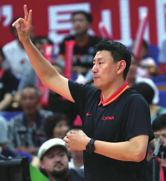  p>李楠,男,1974年9月25日出生,辽宁大连人,前中国篮球运动员,司职 a