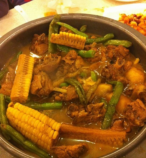 p>农家满锅鲜是一道口味香辣的私家菜,主要食材是鲫鱼,毛蟹. /p>