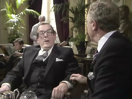 是，首相（英国1986年西德尼·洛特比与彼得·惠特莫尔联合执导的系列喜剧）_百度百科