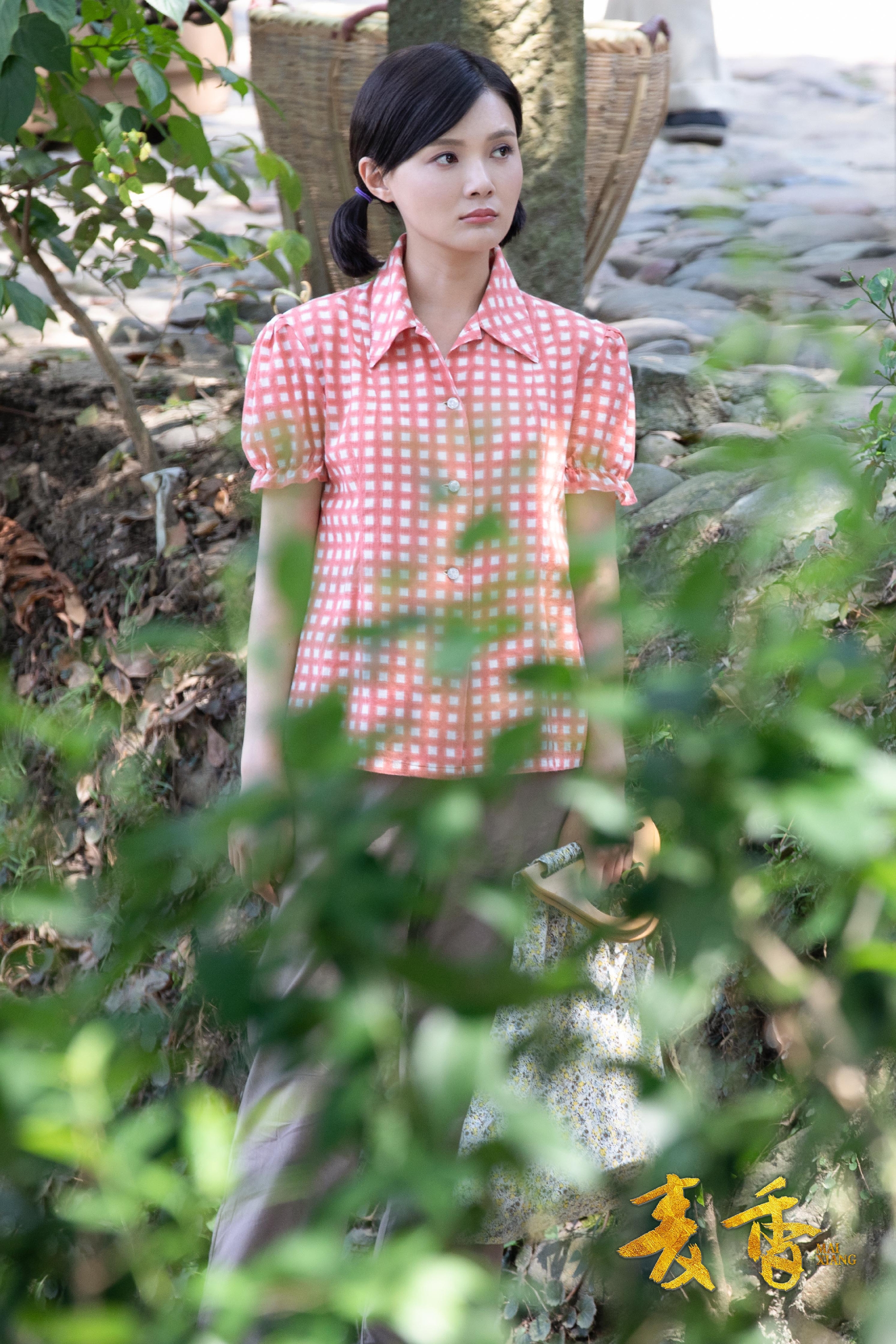 毕业于重庆大学美视电影学院表演系,中国内地女演员,主持人,国家一级 