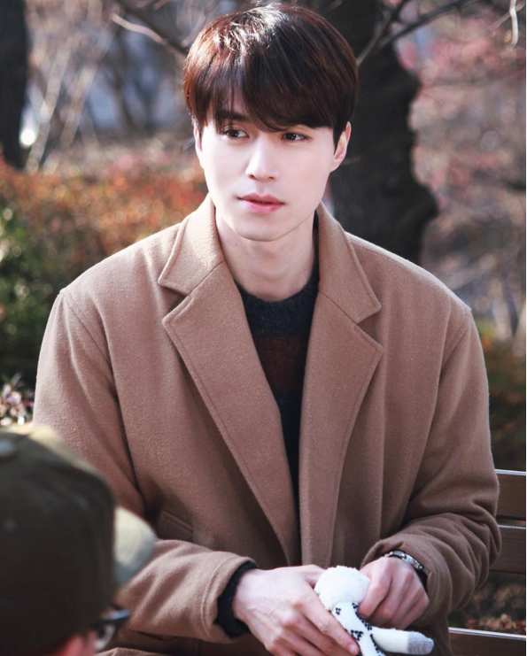  p>李栋旭(lee dong wook),1981年11月6日出生韩国首尔,韩国男演员