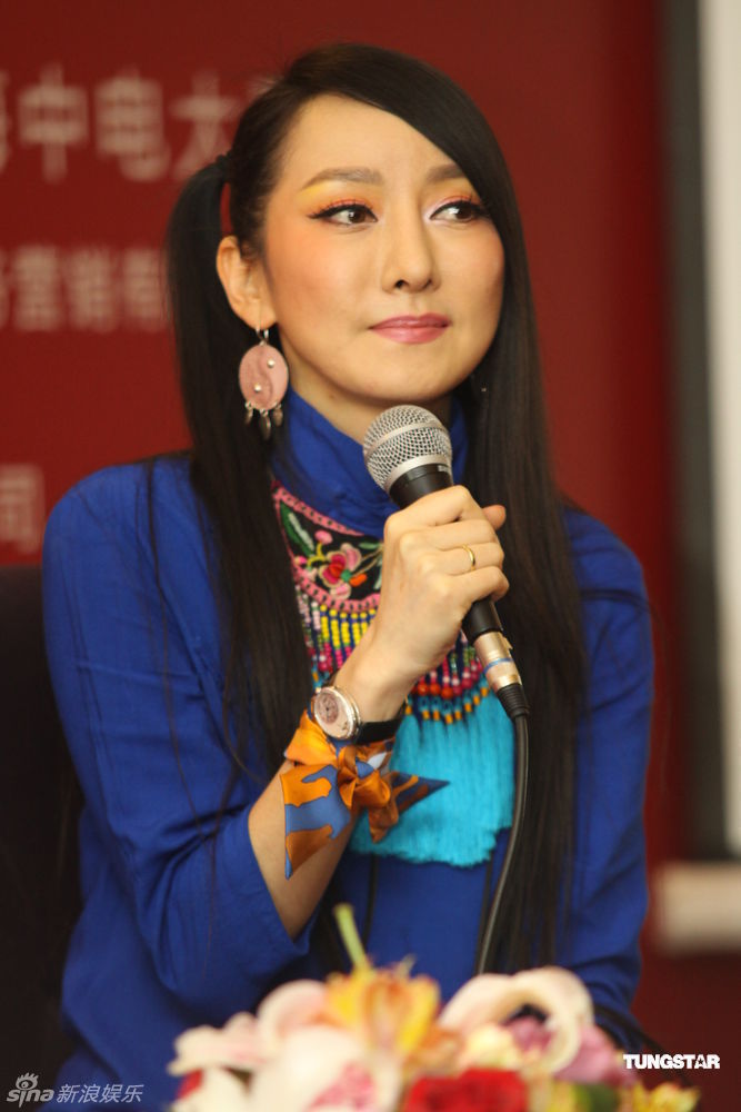 dingding),原名周鹏,出生于河南省平顶山市,中国内地流行乐女歌手