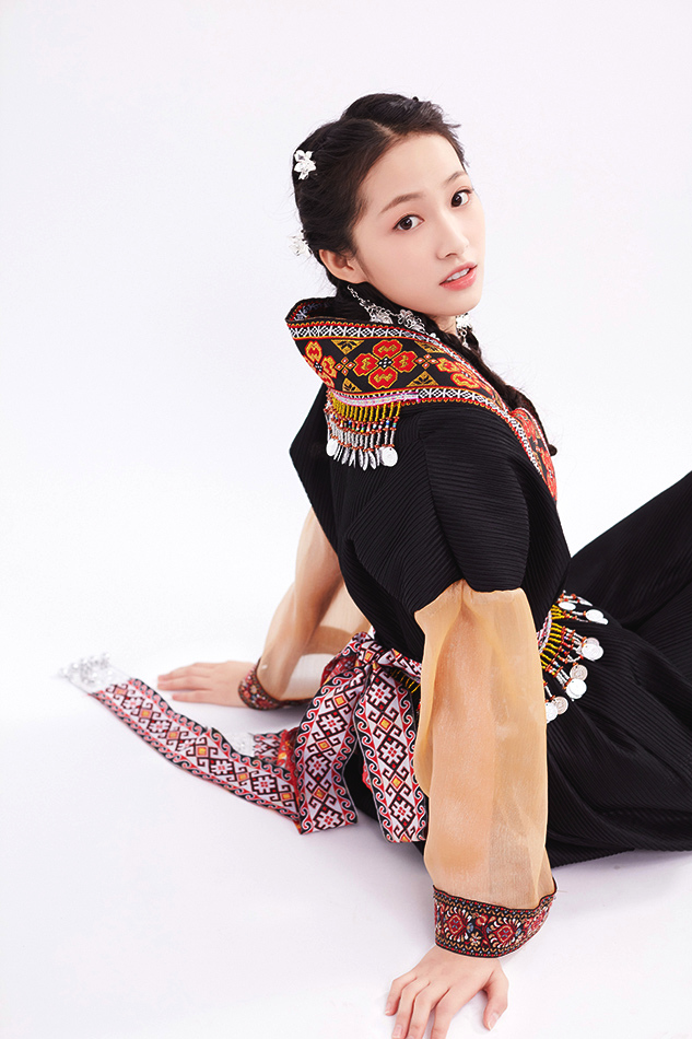  p data-id="gncotywq51">杨肸子,苗族,2000年3月18日出生于贵州省