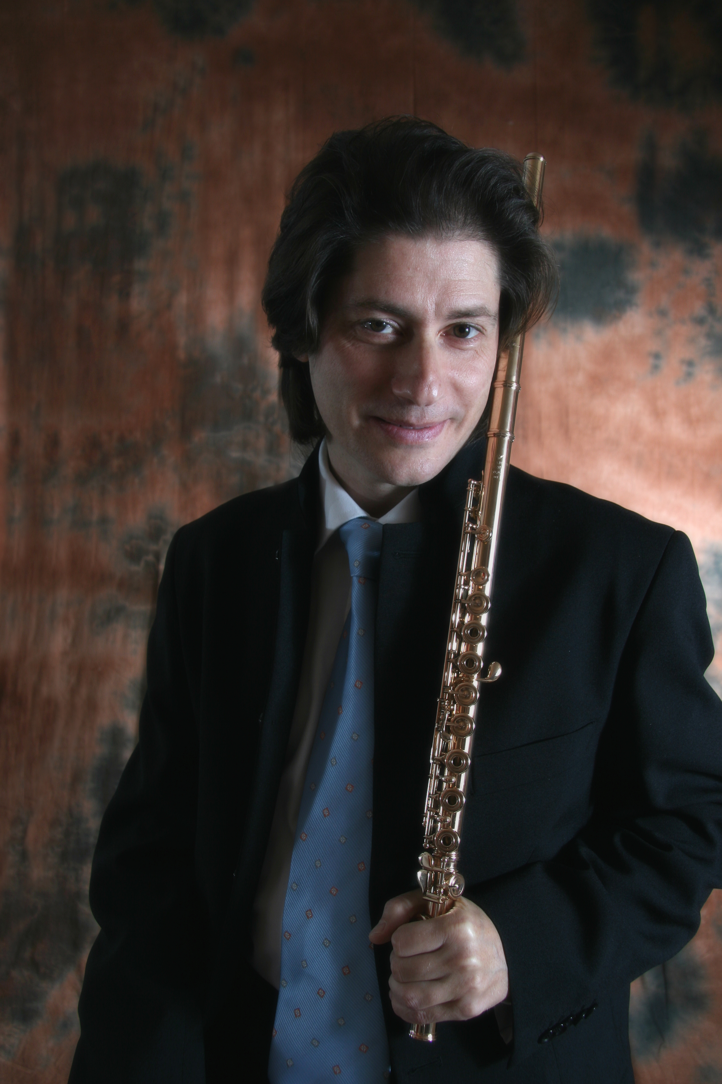  p>安东尼·安曼德尼,男,1962年 11月26日出生,意大利人,长笛演奏家.