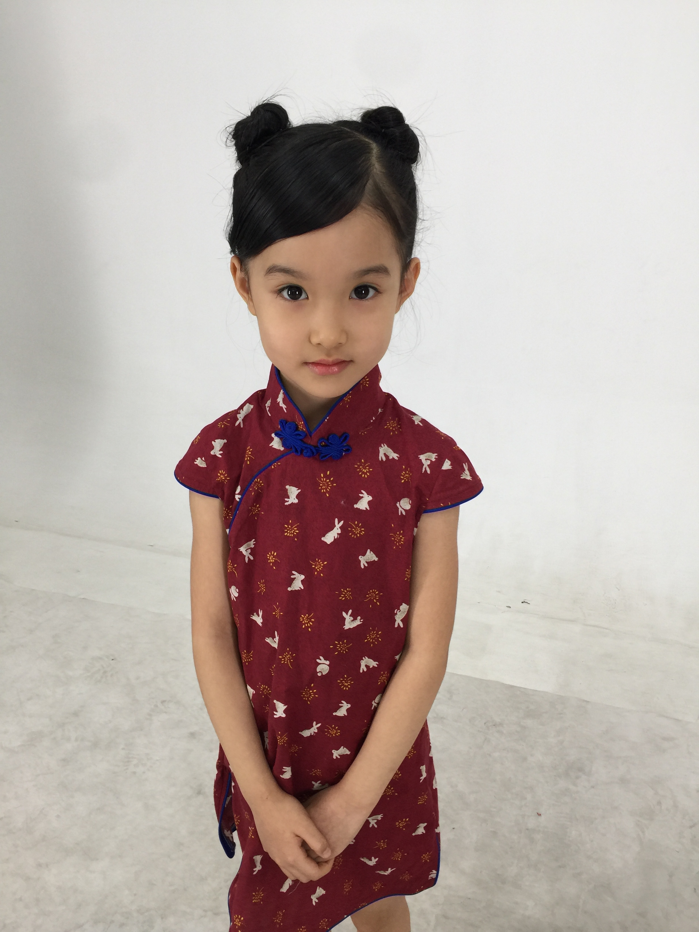  p>张钰淇,2011年10月31日出生于上海,中国内地女演员.