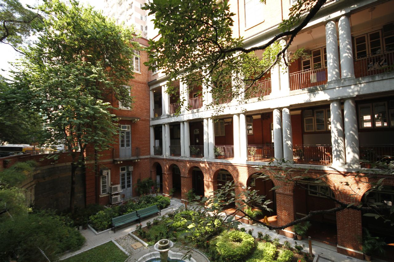 英皇书院(英语:kings college, hong kong)是一家位于香港西半山