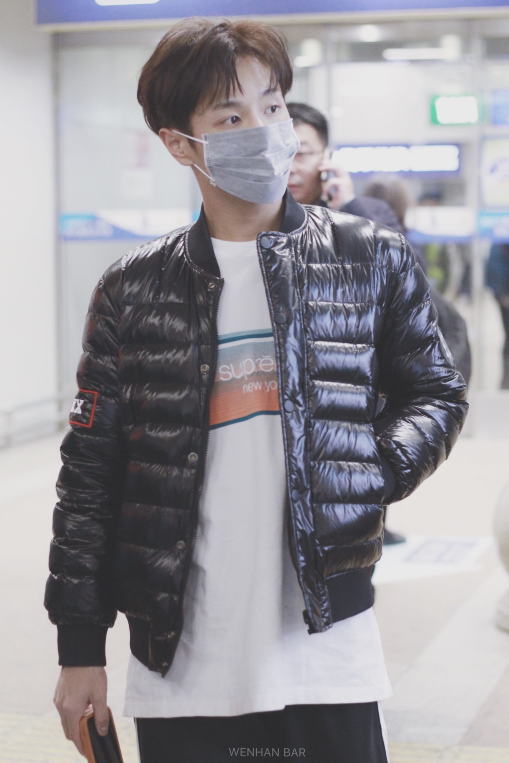  p>李汶翰,1994年7月22日出生于浙江省杭州市,中国流行乐男歌手,演员