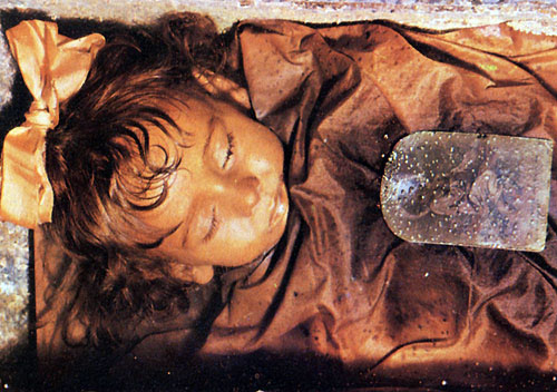  p>罗萨莉娅·隆巴多是一具木乃伊,1918年出生于 a href="#">西西里 