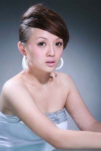  p data-id="gnwzcb9487">朱妍,内地女歌手.