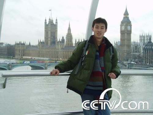  p>邵圣懿,1982年12月4日出生于江苏省无锡市,中国内地男主持人,毕业