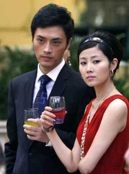  p>李芯逸(li xinyi),又名李彤,1978年4月30日出生于中国北京,中国