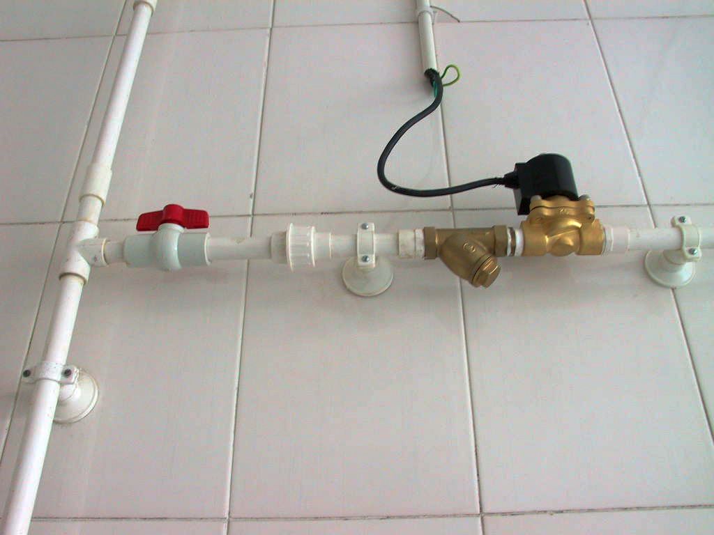 沟槽厕所节水器