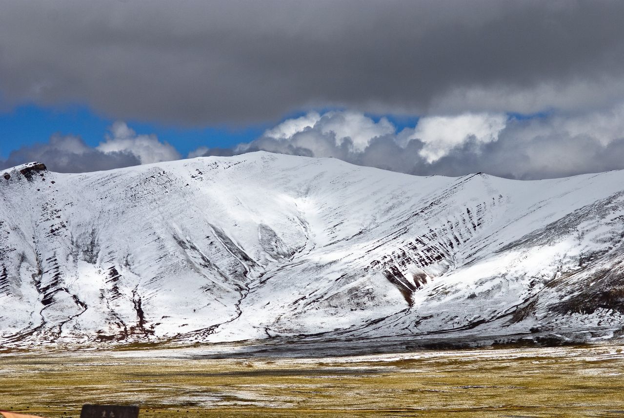  p>唐古拉山脉(tanggula mountains,tang-ku-la shan或tanggula shan