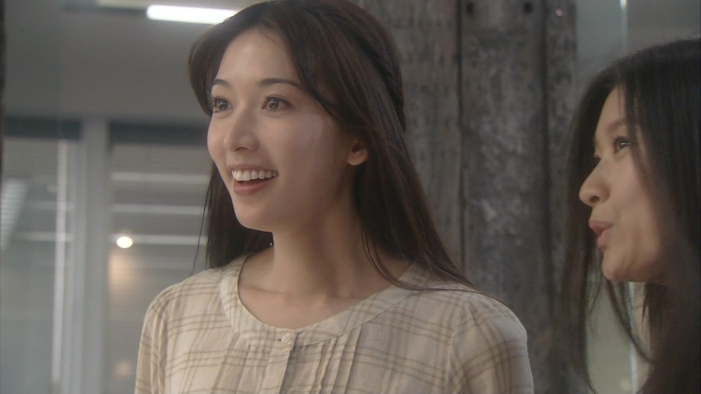  p>林志玲(lin chi-ling),1974年11月29日出生于台湾省台北市,华语