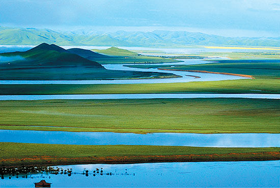  p>黄河流经玛曲大草原时,突然一个回湾,形成了秀美绝伦的"天下黄河