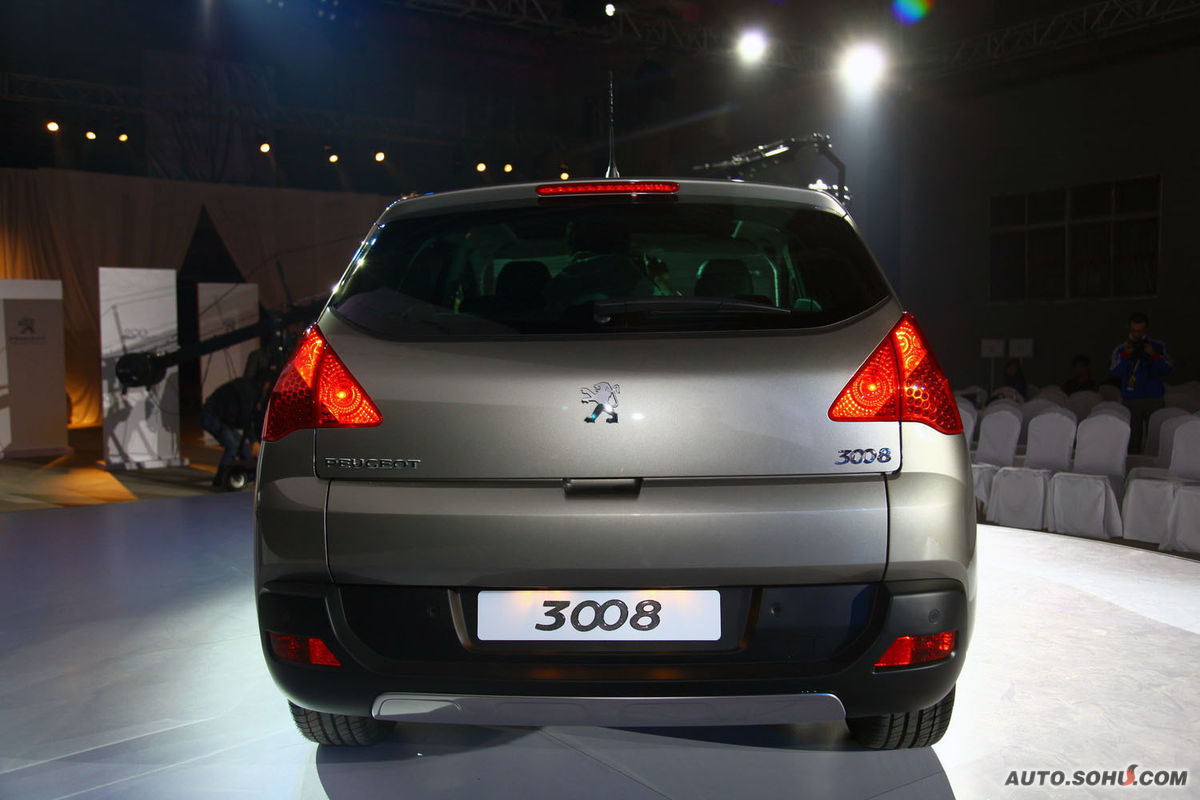 标致3008是一款时尚的中型跨界 a target="_blank" href="/item/suv