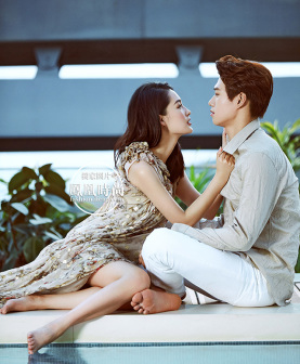 《甜蜜的诱惑》中饰“Only For You”右女主角恩珍