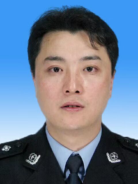 现任江苏省镇江市京口区人民政府副区长,公安京口分局党委书记,局长
