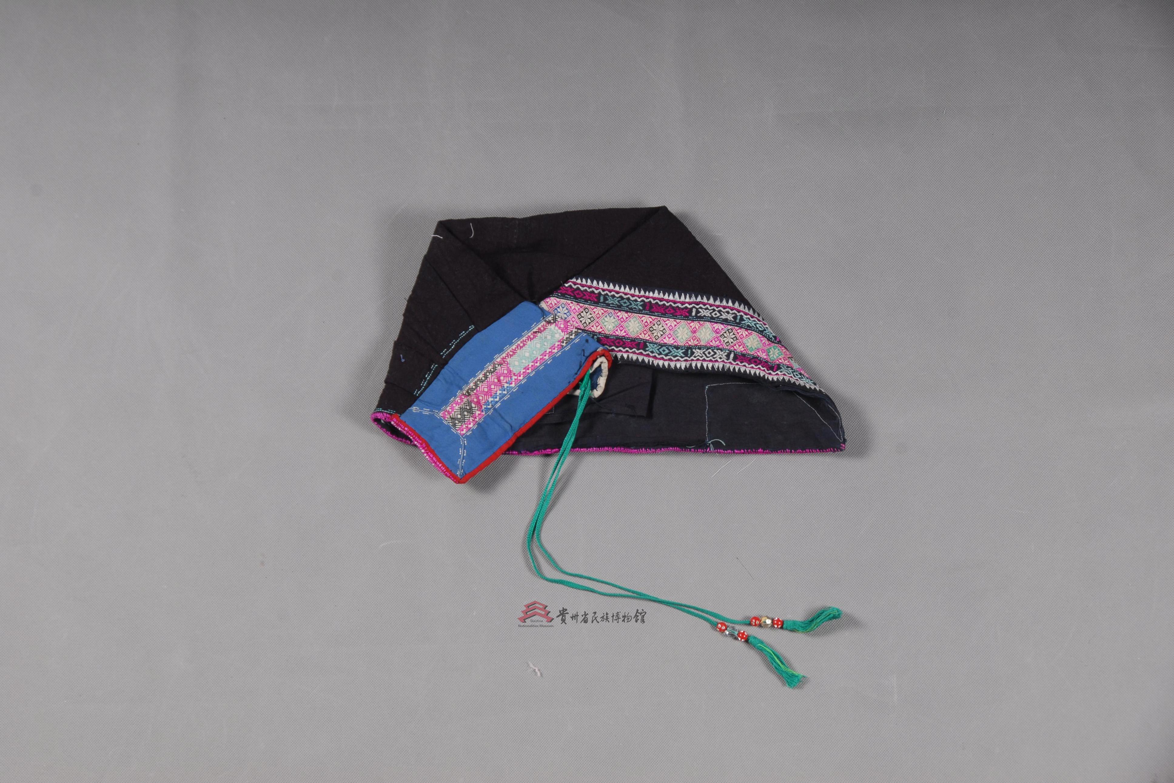 当代黎平侗族黑布挑花帽