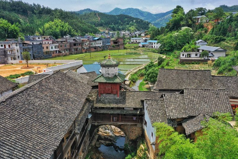 鹅公镇,隶属于江西省赣州市 a target="_blank" href="/item/定南县