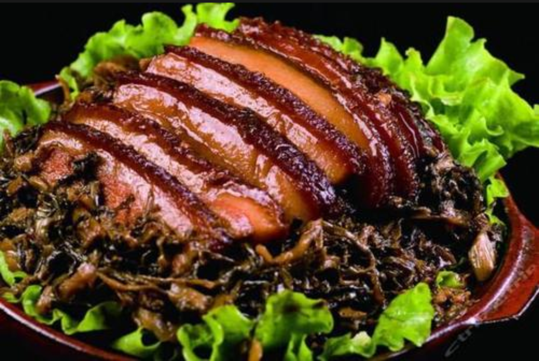  p>梅菜蒸扣肉是四川省传统的名菜,属于川菜系. /p>