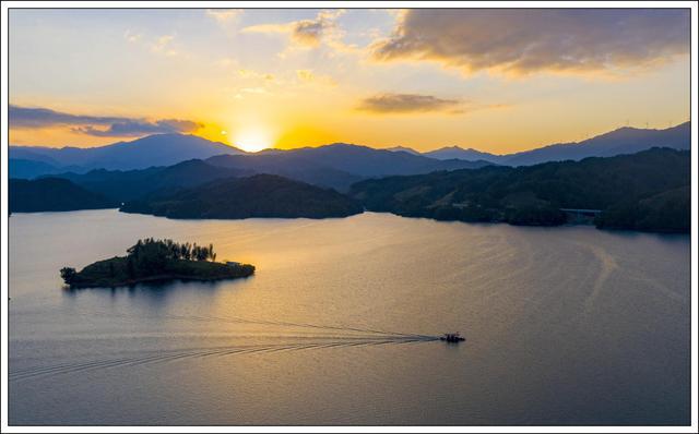  p>罗湾水库位于江西省靖安县西部官庄和石境乡境内北河罗湾峡谷入口