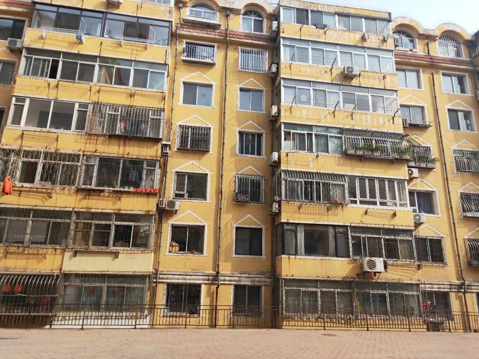  p>香炉礁位于大连市西岗香炉礁,由无开发商建成,共计房屋9915户,小区