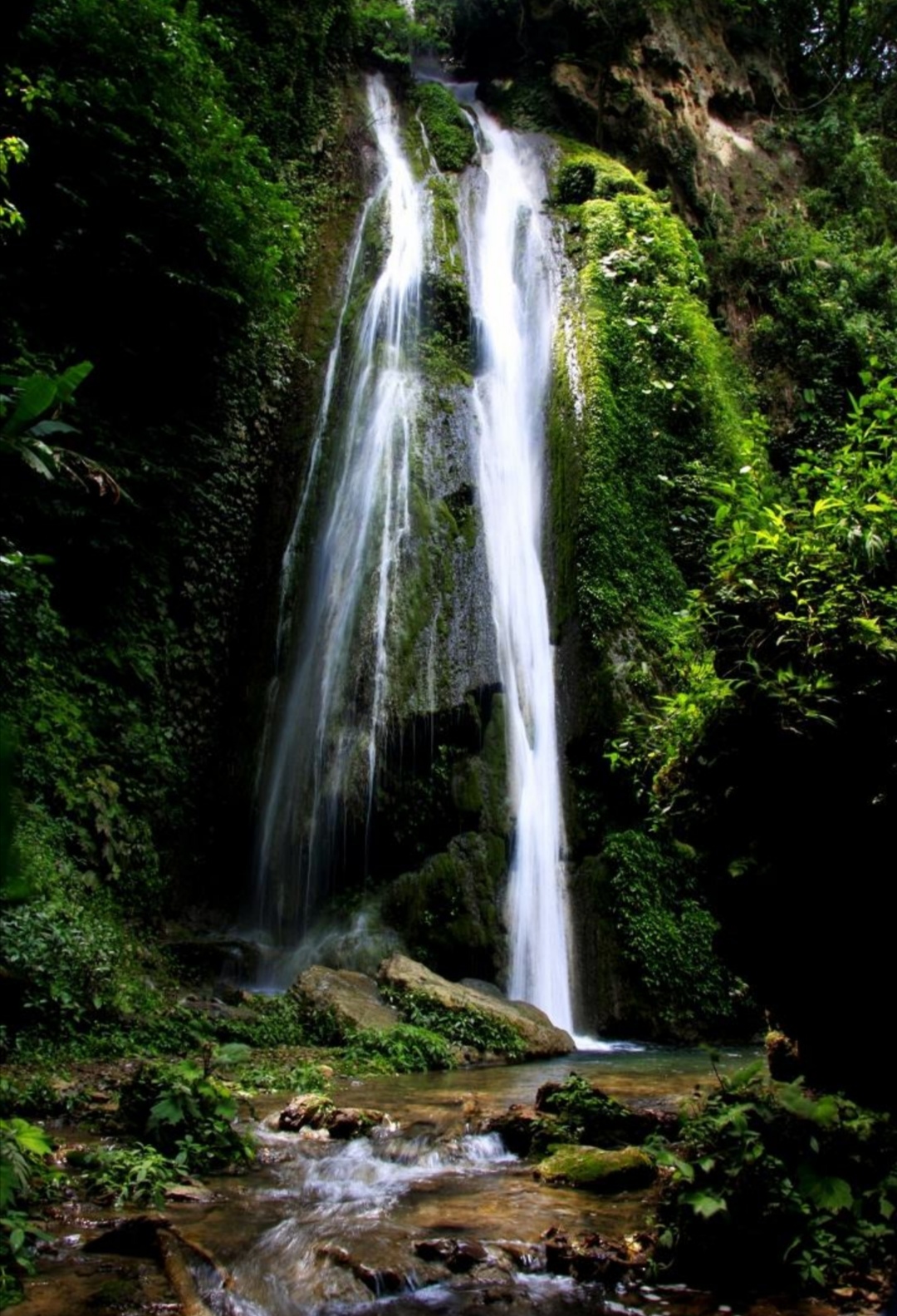 l5dv6do">在雉街河上,有一令人神往的佳景——双龙飞瀑,瀑布宽40余米