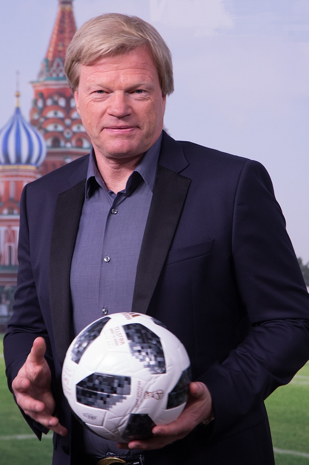  p> b>奥利弗·卡恩 /b>(oliver kahn),全名 b>奥利弗·罗尔夫·卡恩 