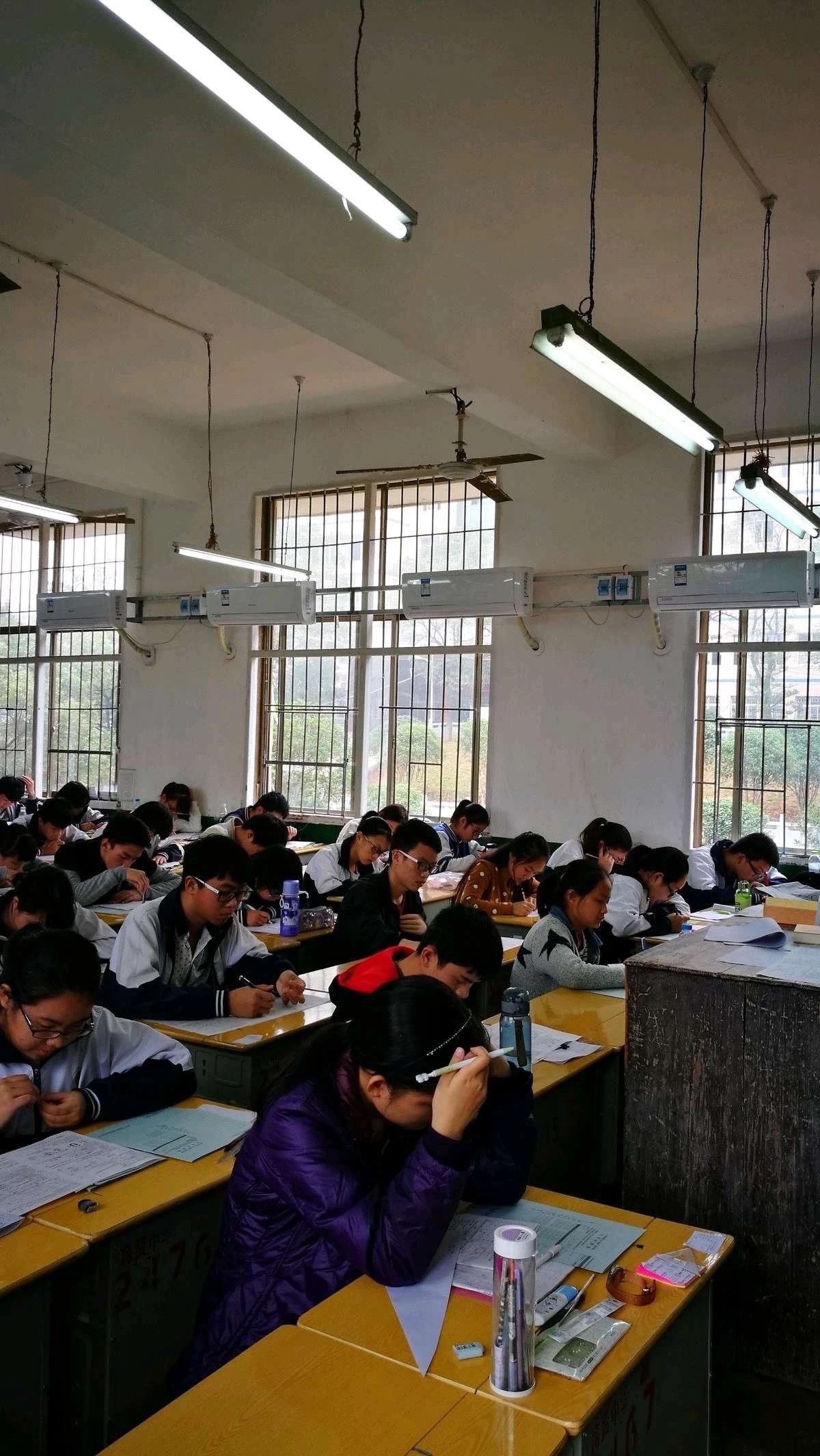 target="_blank" href="/item/祁东县">祁东县 /a>育贤中学,是1986年