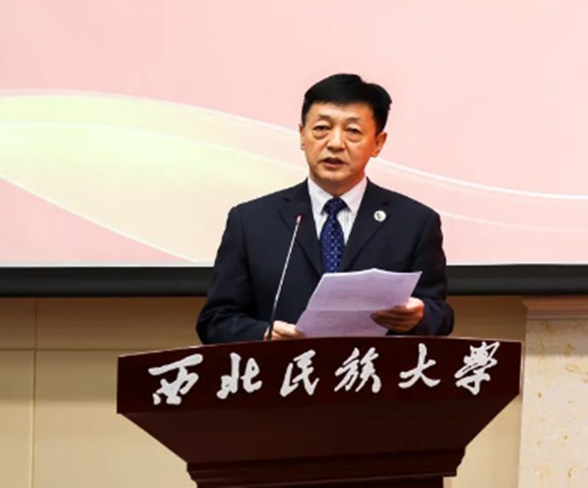  p>李辉,男,藏族,教授,生于1964年,甘肃临潭人.