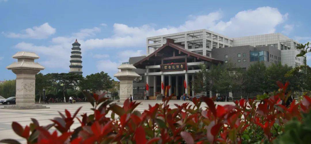  p data-id="gnxbpkfu4t">滕州鲁班纪念馆位于 a target="_blank"