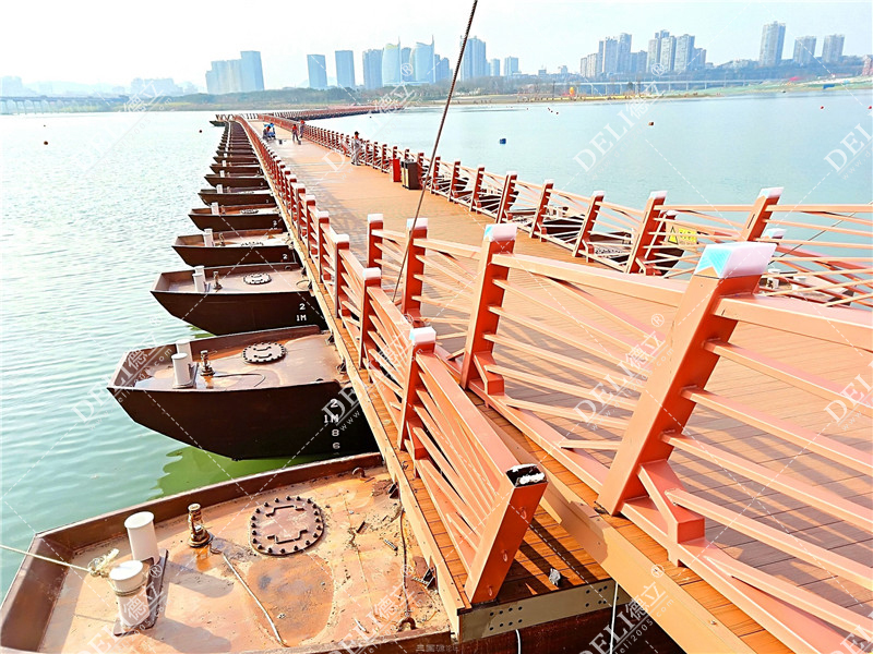 根据客户不同的需求进行配置专用设备来建造出各式各样的水上浮桥,如