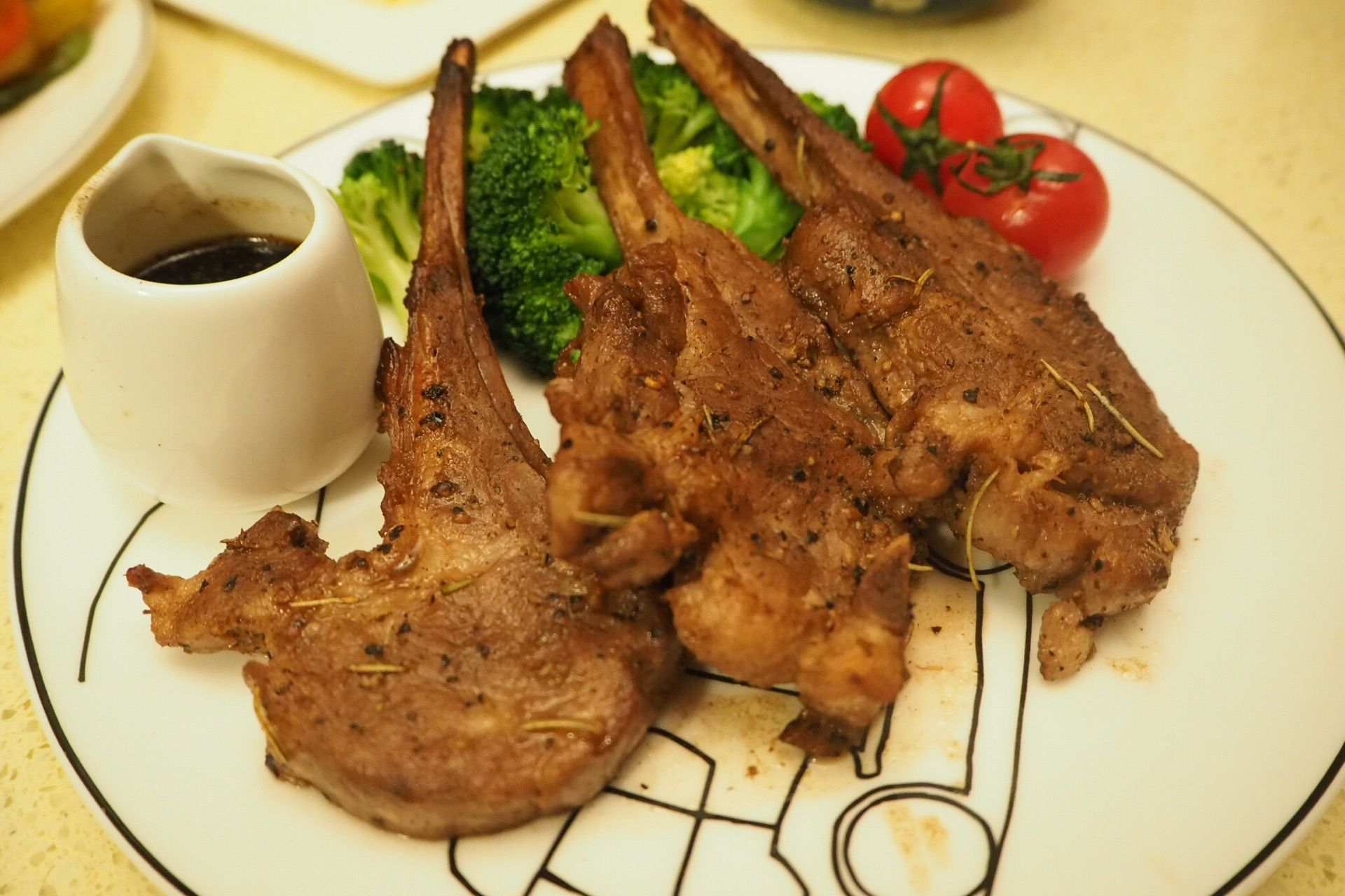 羊排搭黑醋酱汁