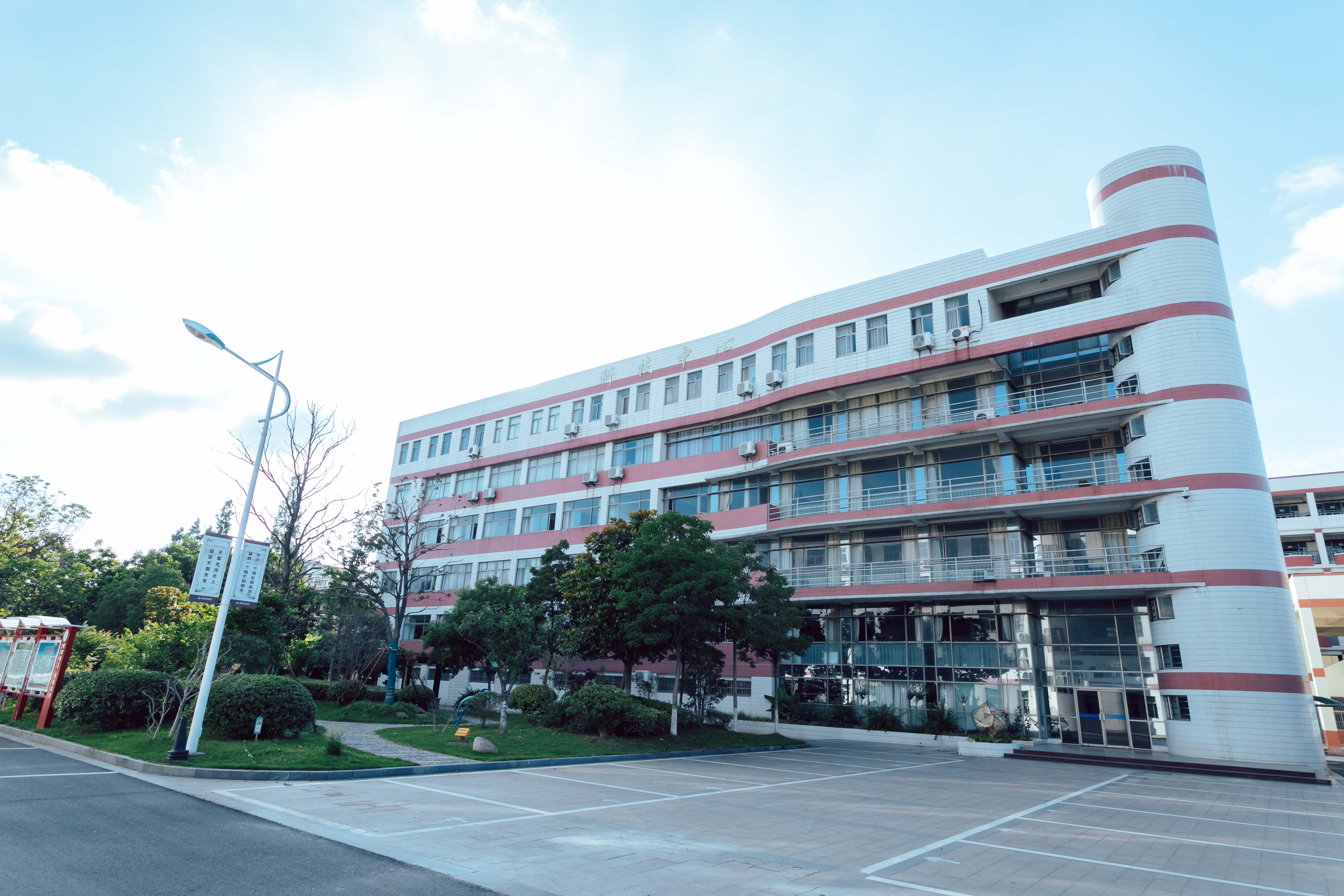 江苏省盐城市明达中学