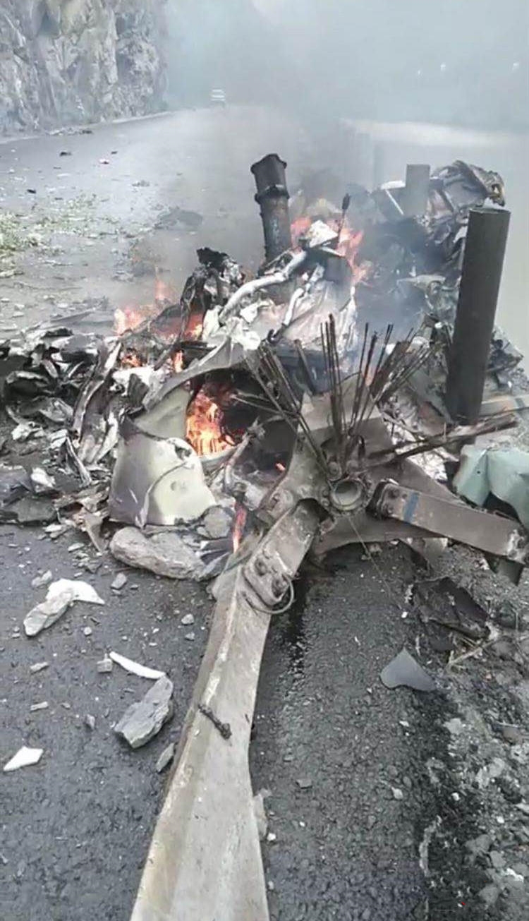 四川阿坝黑水县一直升机坠落目击者:有驾乘人员受伤