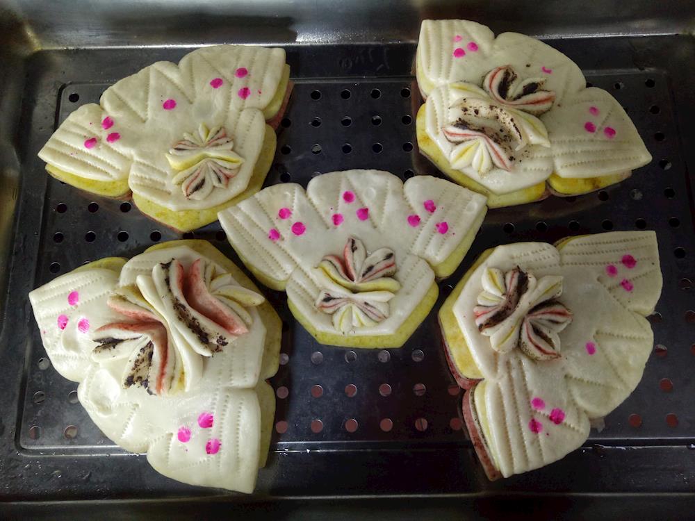  p data-id="shv30zdvpsfw">扇子馍是民勤县端午节的时令面点,用发面