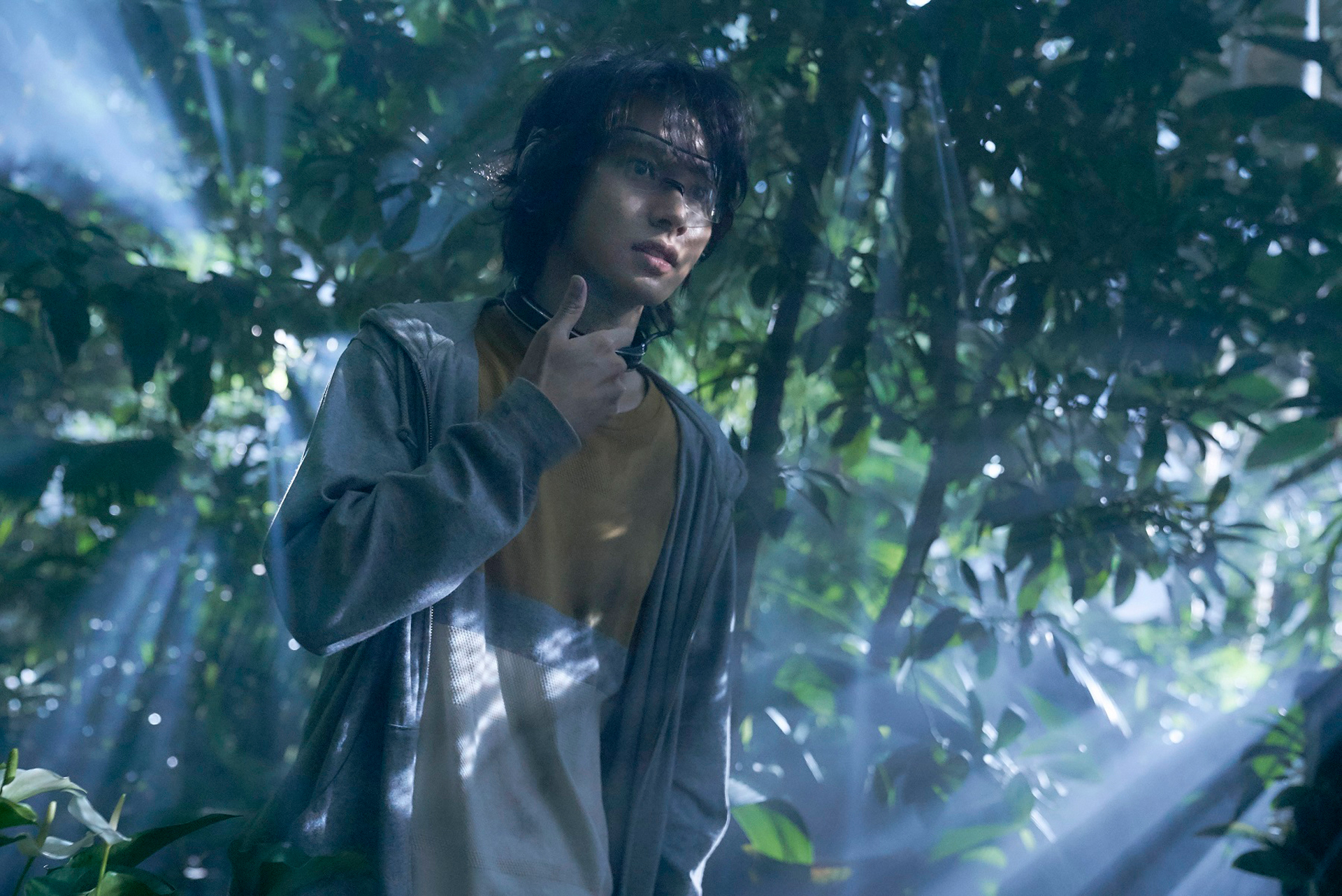 的悬疑科幻剧,由 a target="_blank" href="/item/佐藤信介/166839"