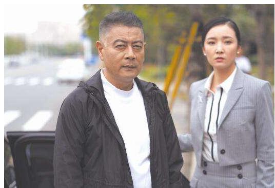 巫刚：从木匠到演员，与前妻离婚后至今单身，无儿无女的他今如何_百科TA说
