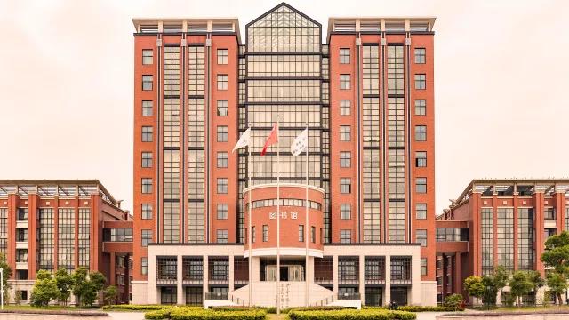 沙洲职业工学院是经江苏省人民政府批准,教育部备案,张家港市人民政府
