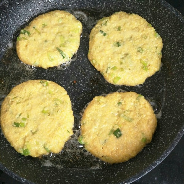 煎玉米糁饼