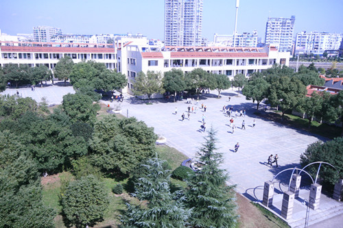  p>永康市第一中学,简称"永康一中",位于浙江省 a href="#">永康市 /a