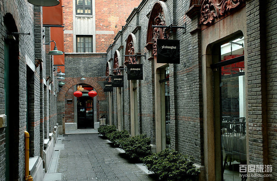  p data-id="go1jhp3pnk">石库门是一种融汇了西方文化和中国传统 a