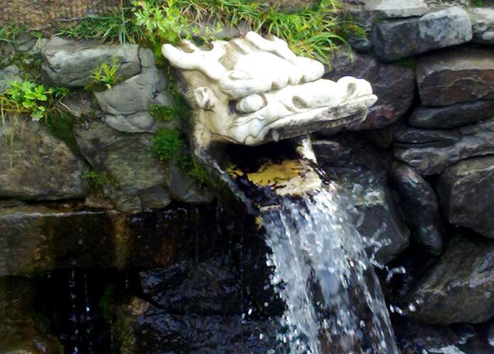  p>般若泉,素有我国名泉桂冠之誉,其泉水亦称"五台圣水",民间俗称"