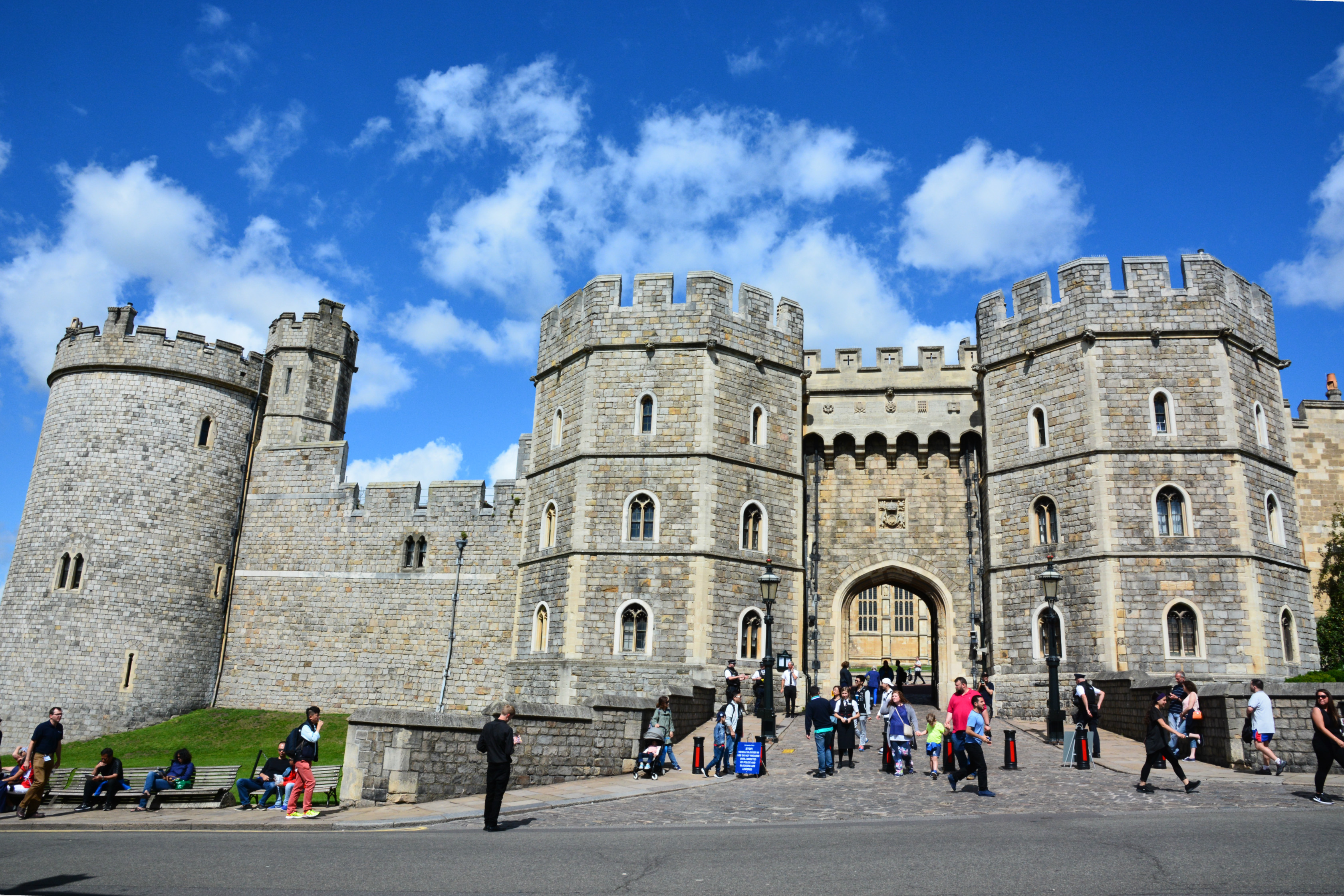  p>温莎城堡 i>(英语:windsor castle) /i>位于英国 a target="_blank