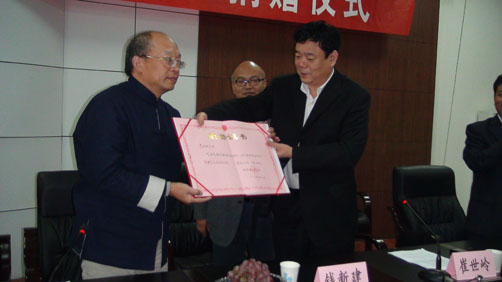 亚洲钱币学会中国中部地区代表兼联络组组长,中国收藏家协会常务理事