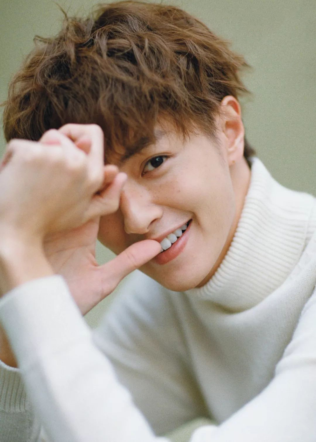 id="gocmxe95qe">官鸿,1995年1月15日出生于中国台湾,华语影视男演 