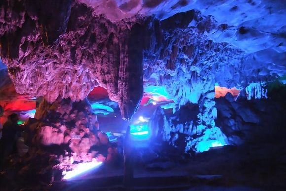  p>二仙洞位于浙江省金华婺城区罗店镇金华山,洞口海拔高300多米,这是