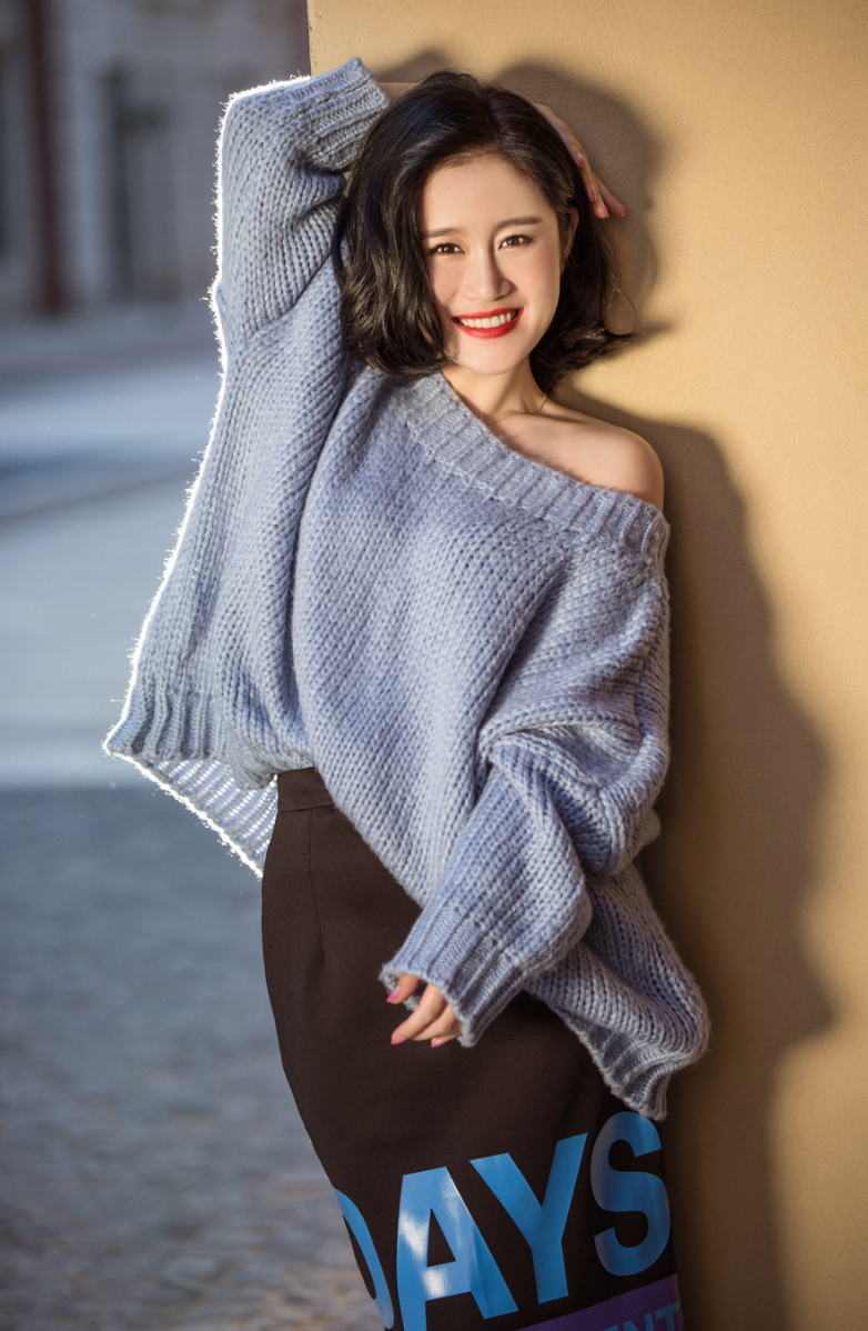 zf">白鸽,女,1987年10月7日出生于内蒙古自治区通辽市,中国内地女演员